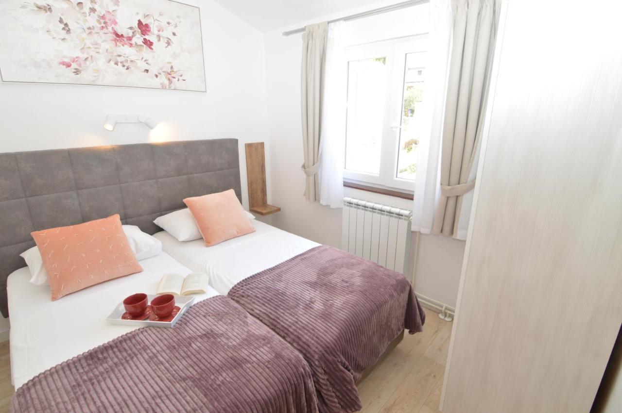 Apartments Amari 스타리그라드 파클레니차 외부 사진