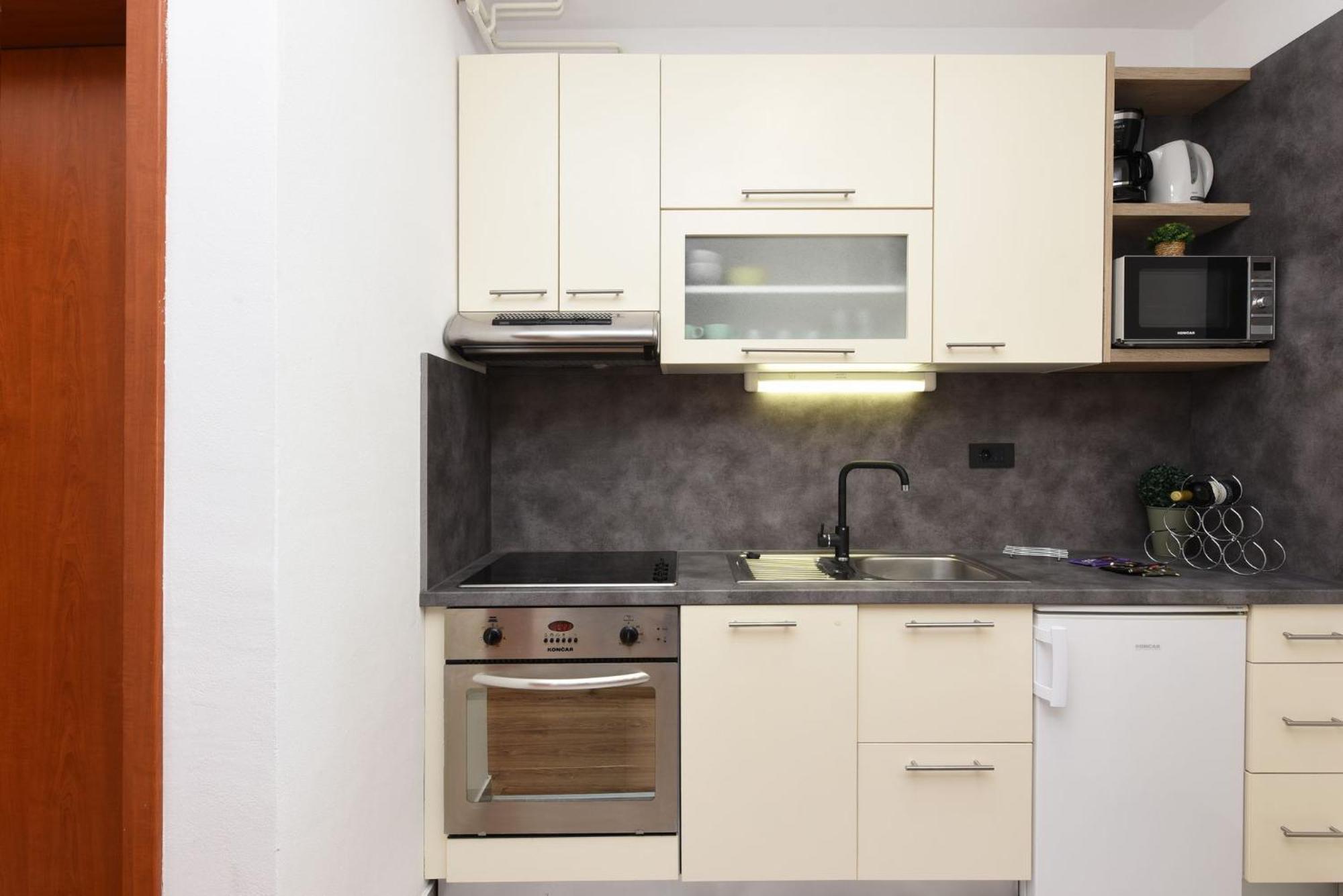 Apartments Amari 스타리그라드 파클레니차 외부 사진