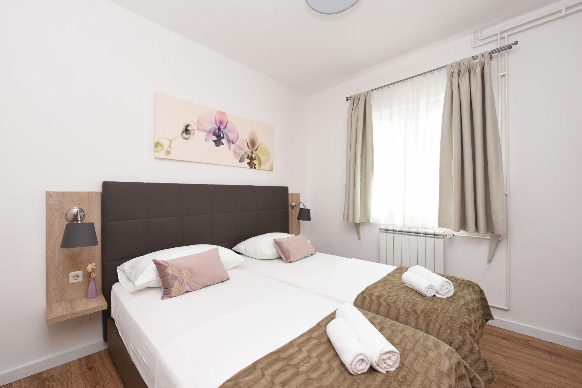 Apartments Amari 스타리그라드 파클레니차 외부 사진